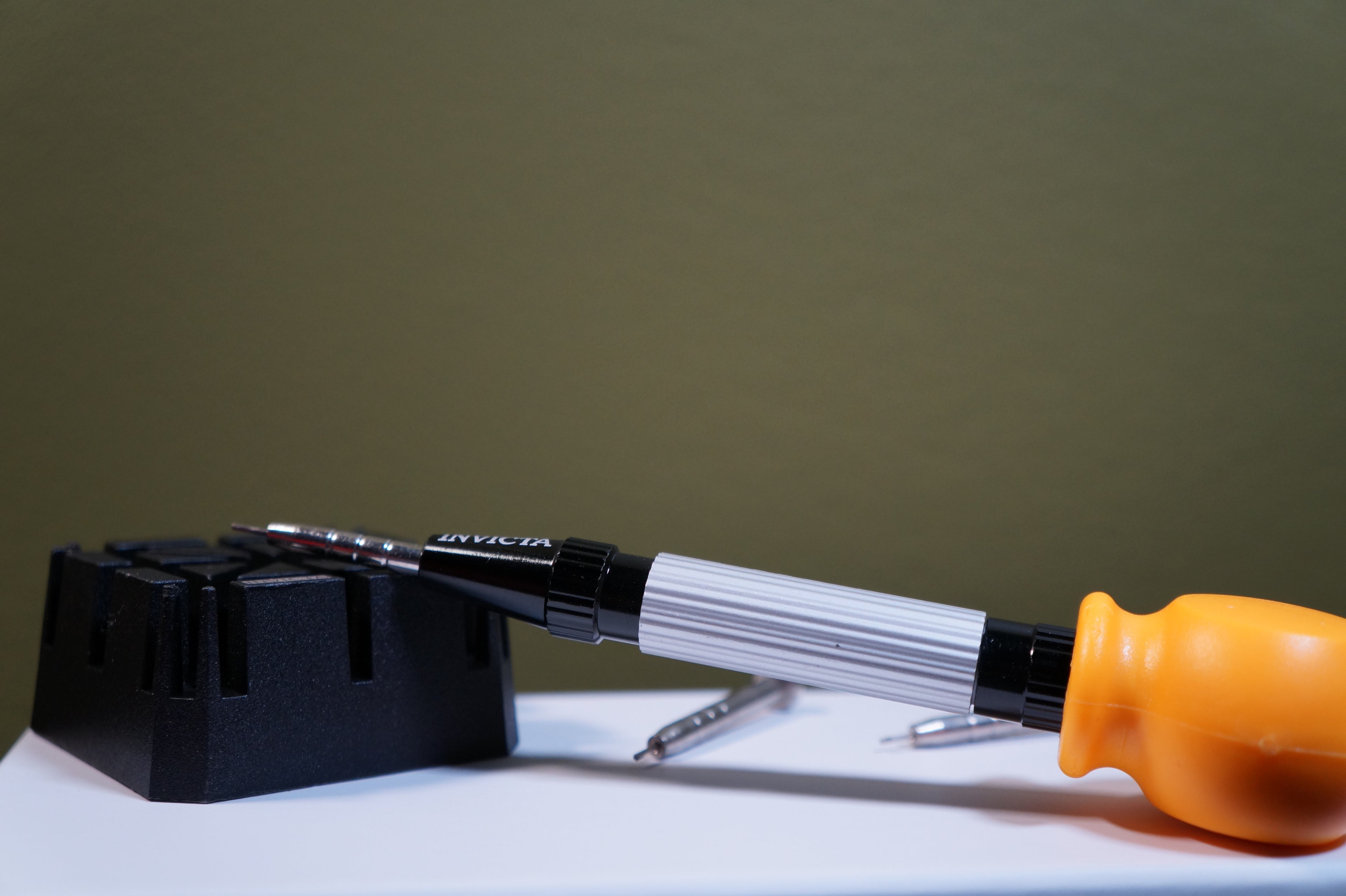 Invicta Flexible Band Tool W/ 2 Pins + 1 Watch Bracelet Holder