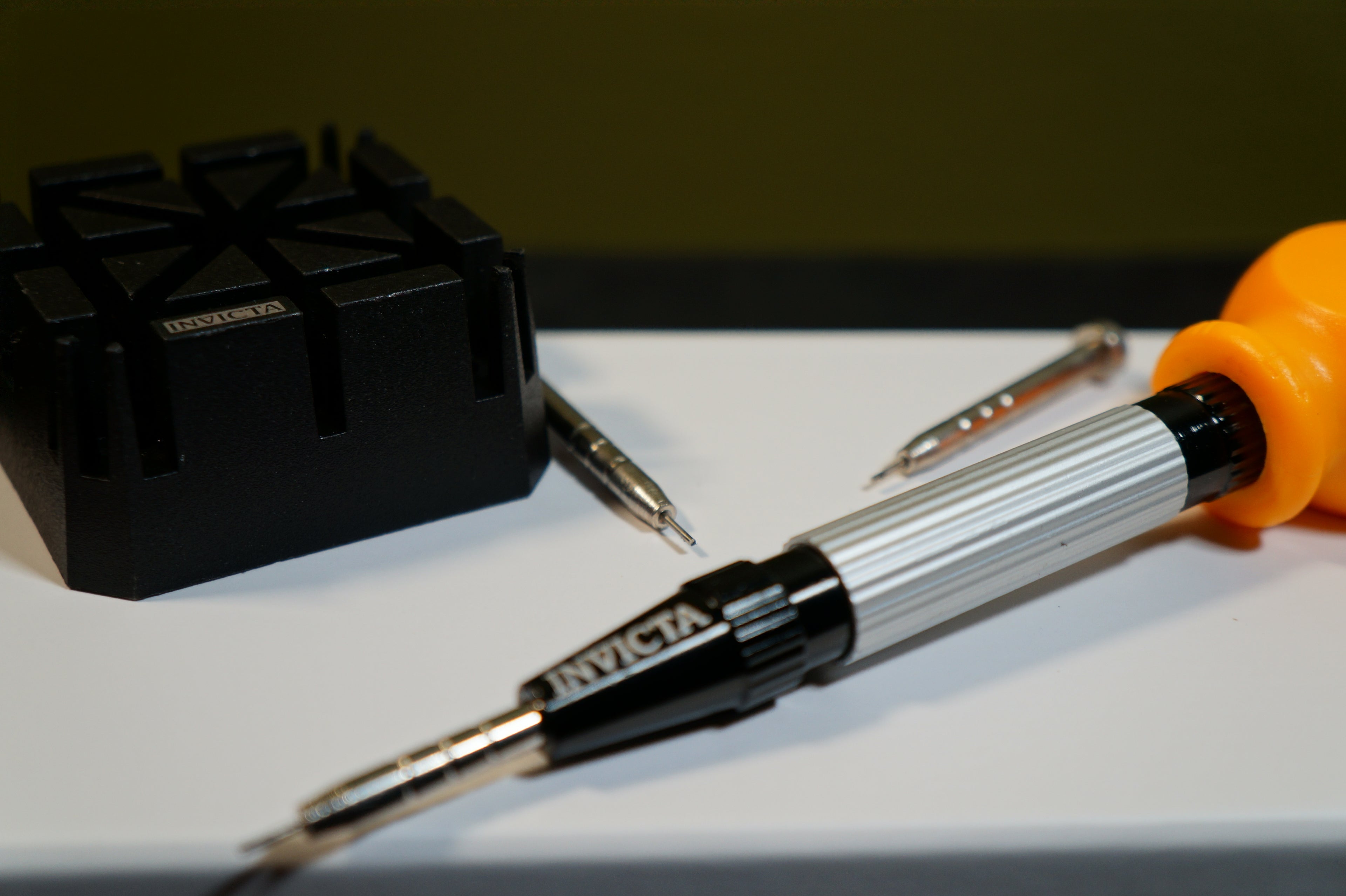 Invicta Flexible Band Tool W/ 2 Pins + 1 Watch Bracelet Holder